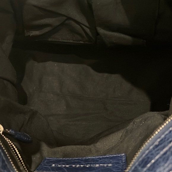 Beautiful blue crinkled leather city - Picture 7 of 13